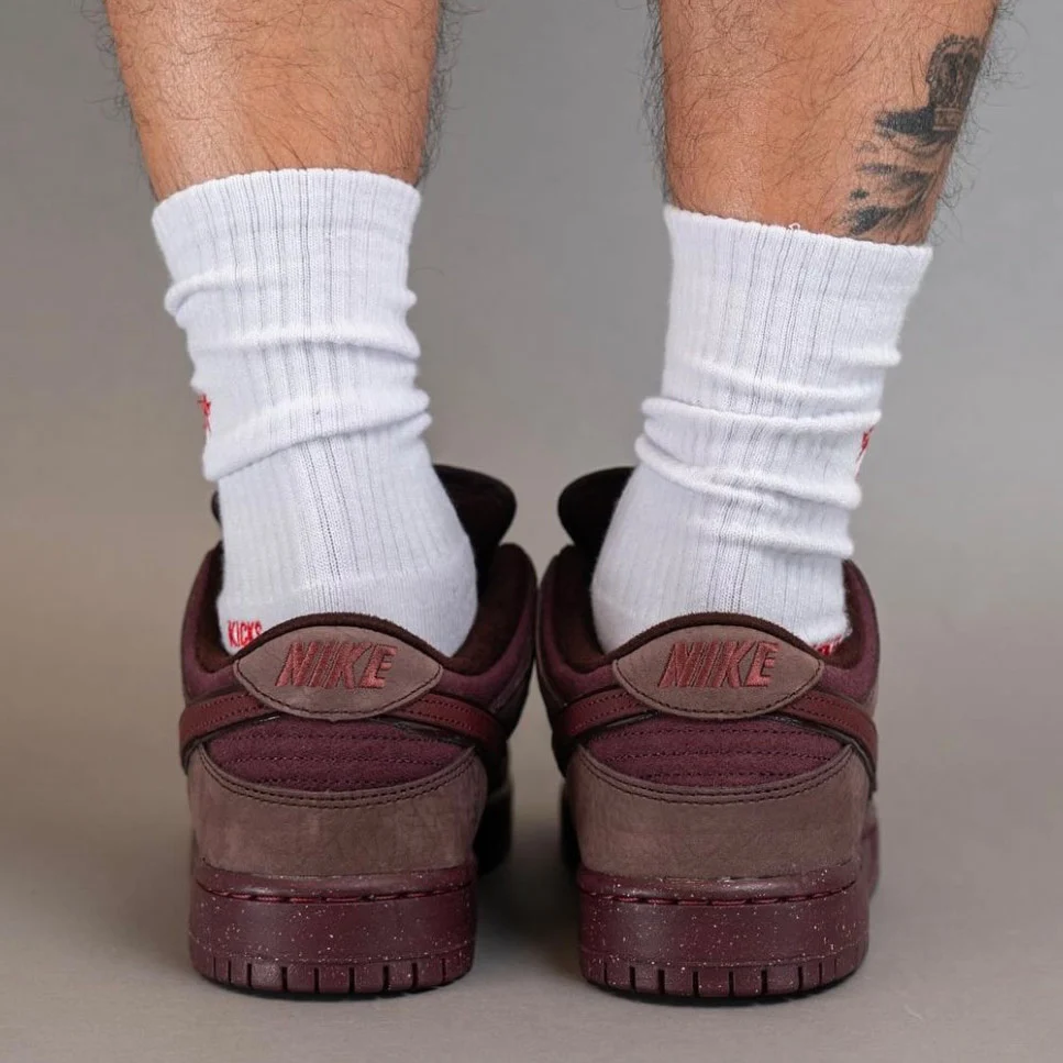 Nike SB Dunk Low Red Thread of Fate FN0619-600