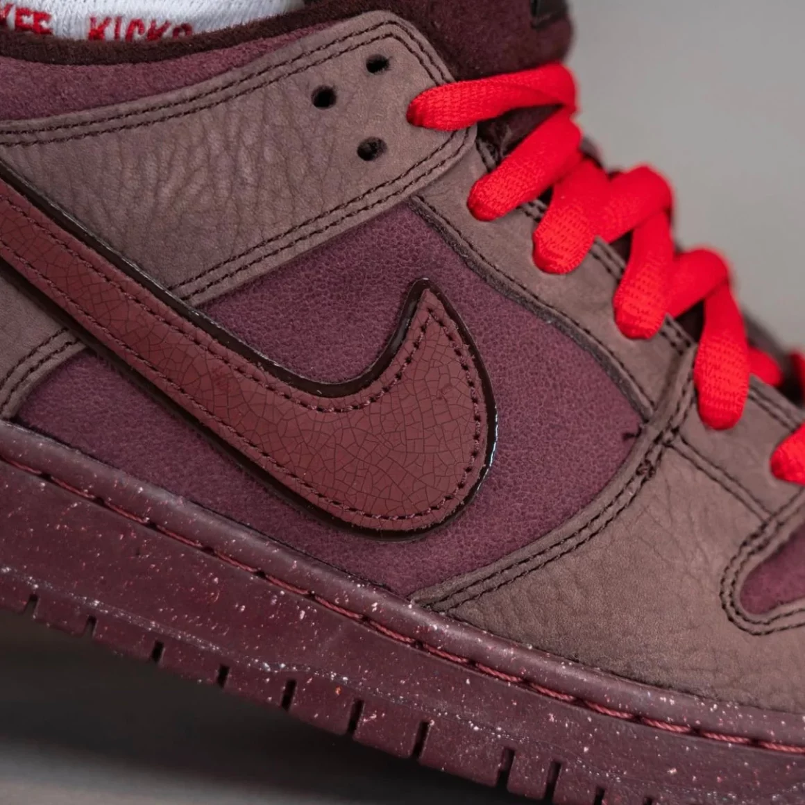 Nike SB Dunk Low Red Thread of Fate FN0619-600
